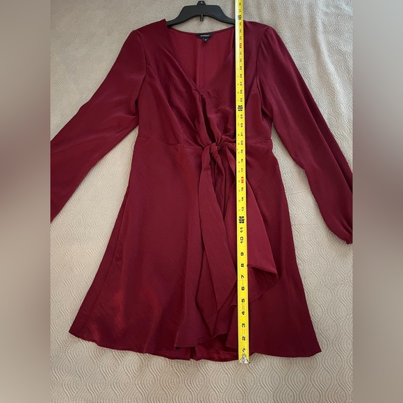🆕 Express knot front dress in burgundy size medium - Picture 6 of 14